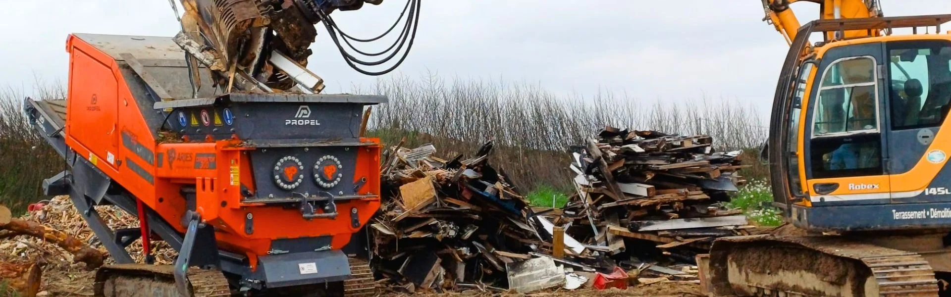 Broyeur lent Arjes compaktor 300 en action