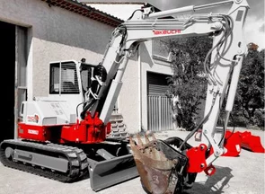 Midi pelle de la marque Takeuchi, modèle TB280FR