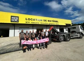 Notre agence de Toulon arborant fièrement la bannière octobre rose